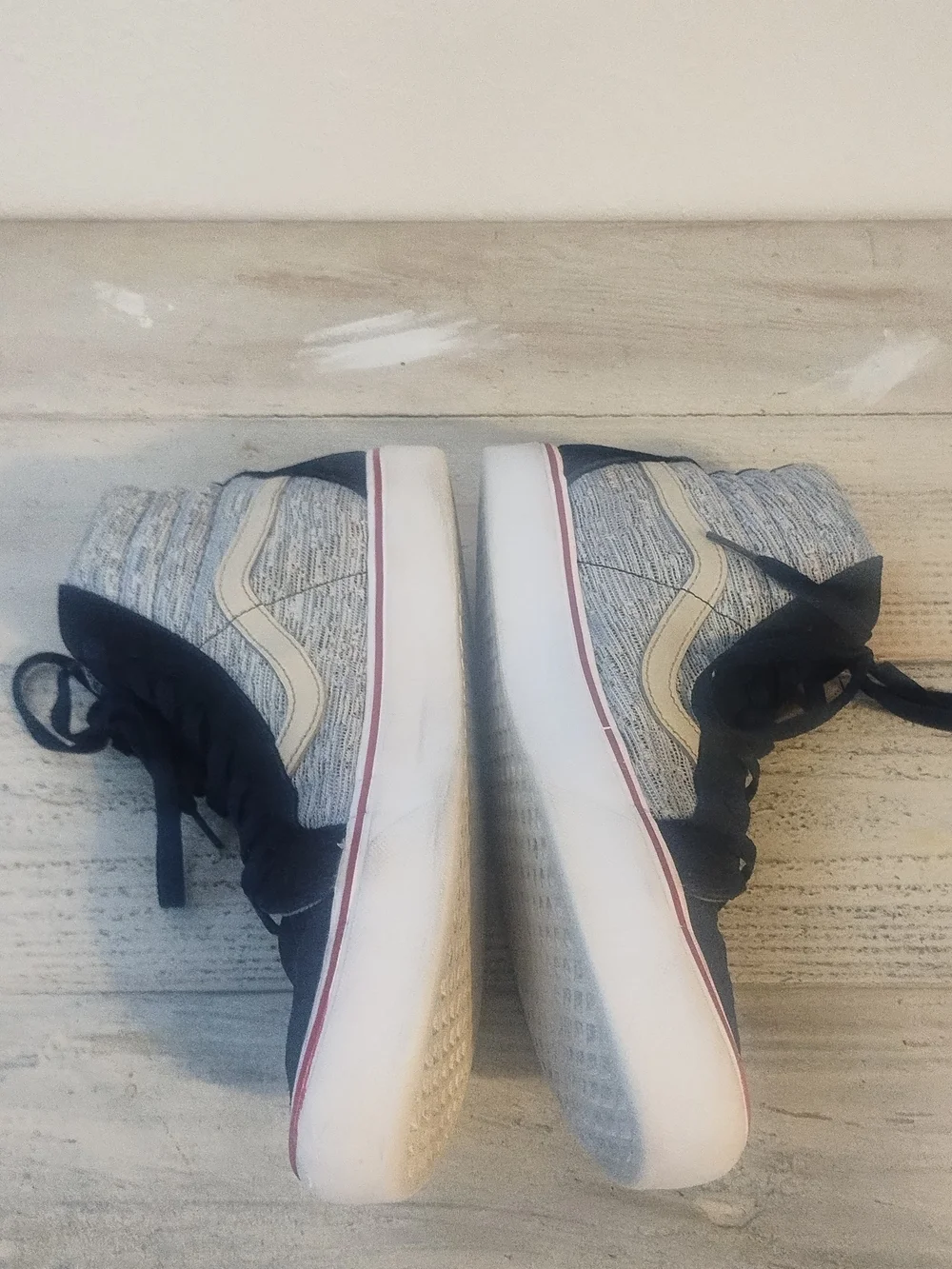 Vans Sk8-Hi Reissue  mens size 10 some scratches open to offers